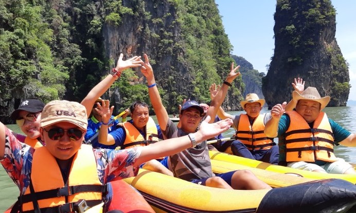 Gallery at James Bond Island by Big Boat (mix picture)